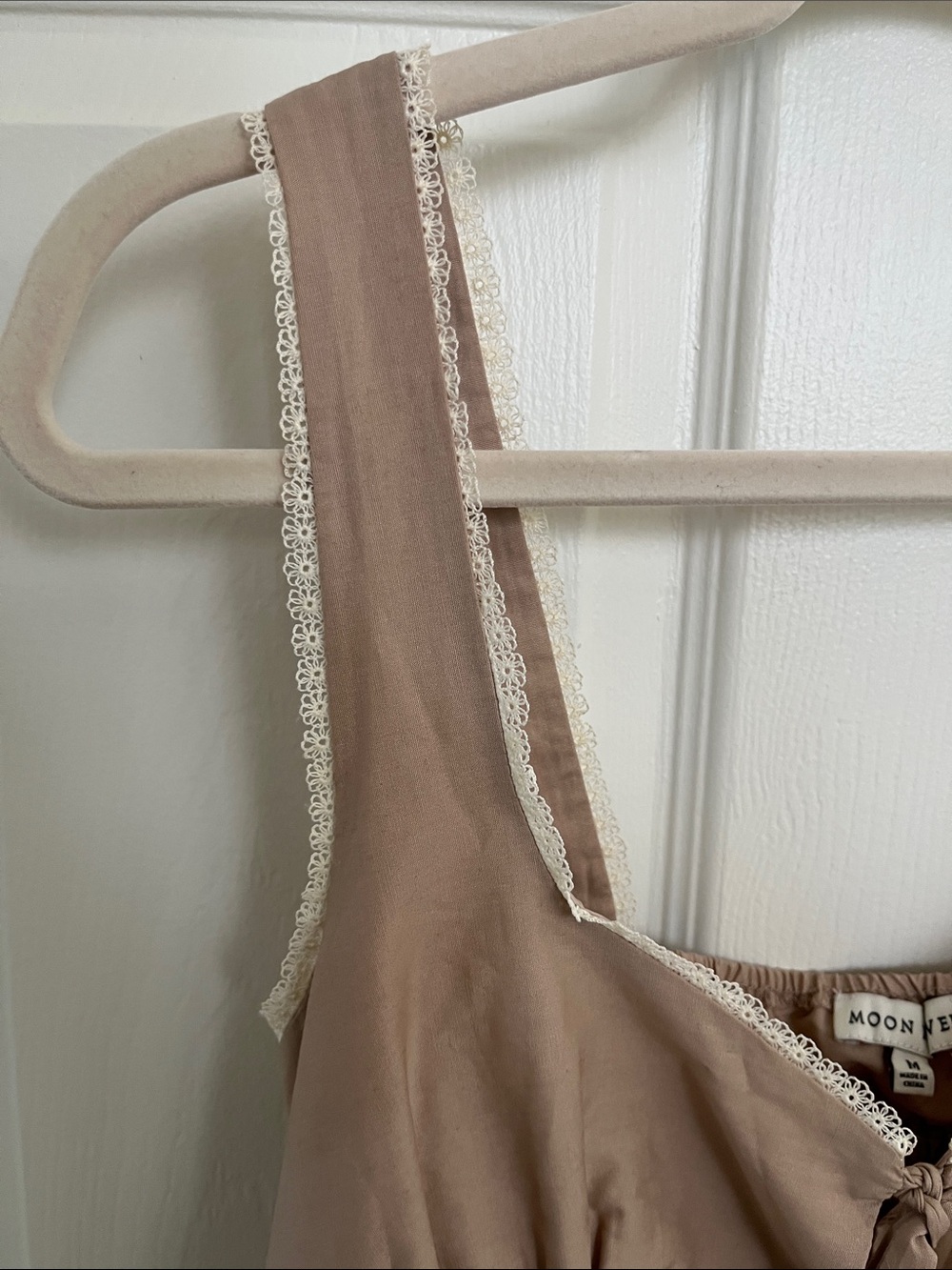 Moon River Taupe Embroidered Tie-Front Camisole Medium - Picture 5 of 7